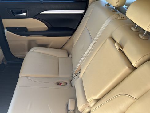 Used 2016 Toyota Highlander XLE AWD/4WD image 19