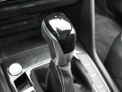 Used 2024 Volkswagen Tiguan SE R-Line FWD image 18