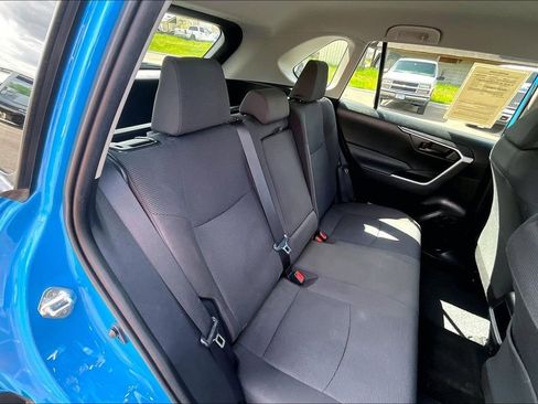 Used 2021 Toyota RAV4 LE w/ Carpet Mat Package (TMS) AWD/4WD image 26