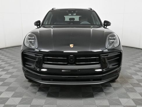 Certified 2025 Porsche Macan image 21