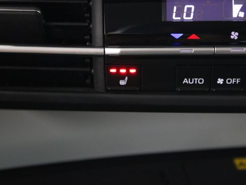 Used 2025 Toyota Sienna XLE FWD image 22