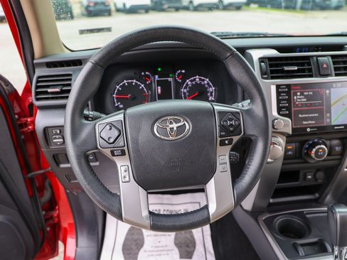 Used 2022 Toyota 4Runner SR5 Premium w/ Moonroof Package RWD image 38