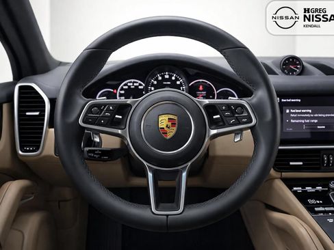 Used 2023 Porsche Cayenne w/ Premium Package AWD/4WD image 7