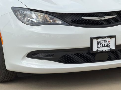 New 2026 Chrysler Voyager LX image 7