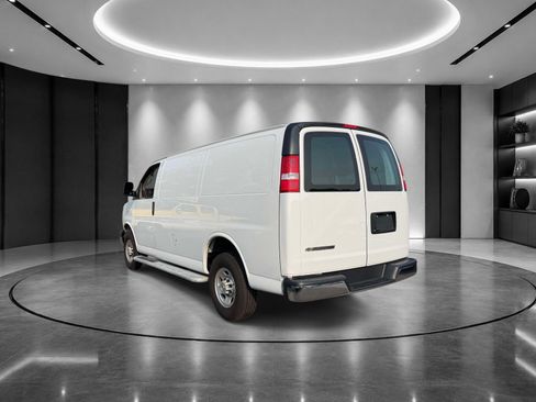 Used 2024 Chevrolet Express 2500 w/ Driver Convenience Package RWD image 4