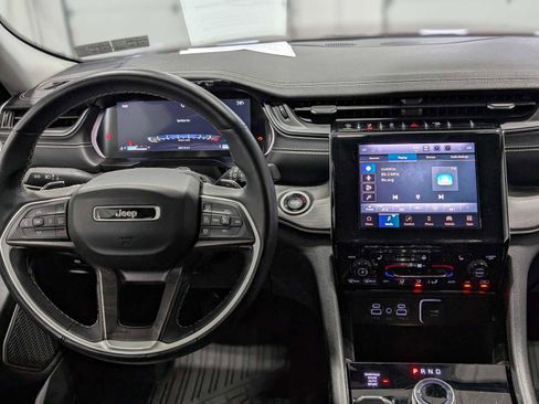 Used 2022 Jeep Grand Cherokee Limited image 17