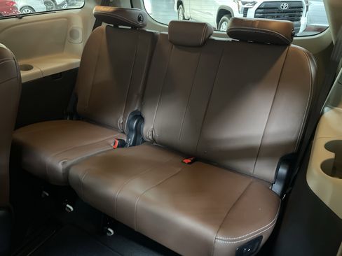 Used 2020 Toyota Sienna Limited Premium image 33