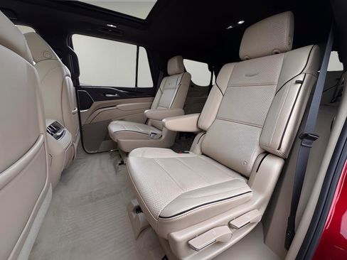 Used 2024 Cadillac Escalade Premium Luxury image 28