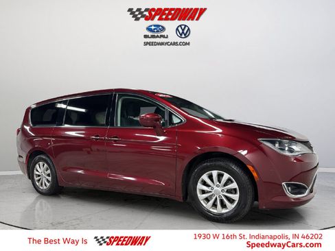 Used 2018 Chrysler Pacifica Touring Plus FWD image 1