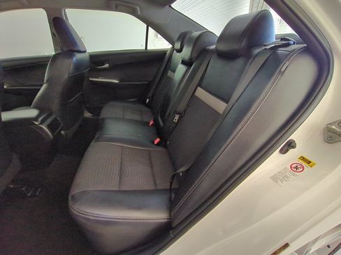 Used 2014 Toyota Camry SE FWD image 19