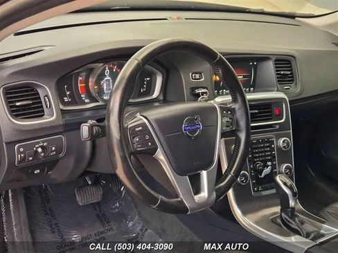 Used 2016 Volvo V60 T5 Cross Country w/ Convenience Package image 11