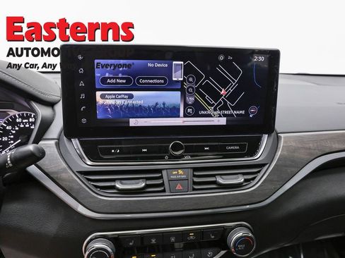 Used 2023 Nissan Altima 2.5 SV w/ SV Premium Package AWD/4WD image 12