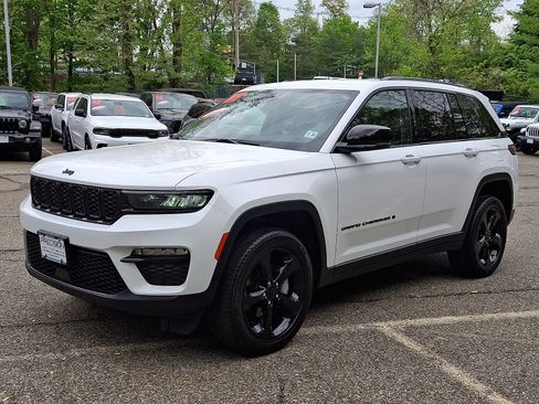 Certified 2023 Jeep Grand Cherokee Limited w/ Black Appearance Package AWD/4WD image 3