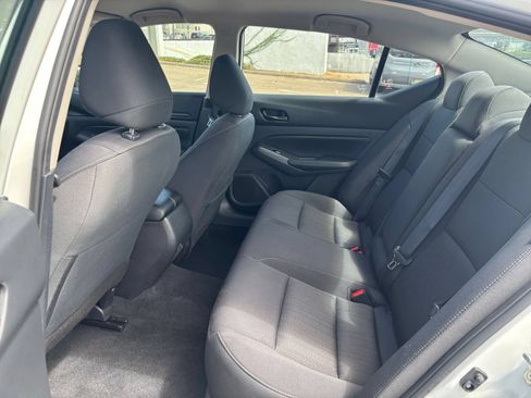 Used 2025 Nissan Altima 2.5 SV FWD image 25