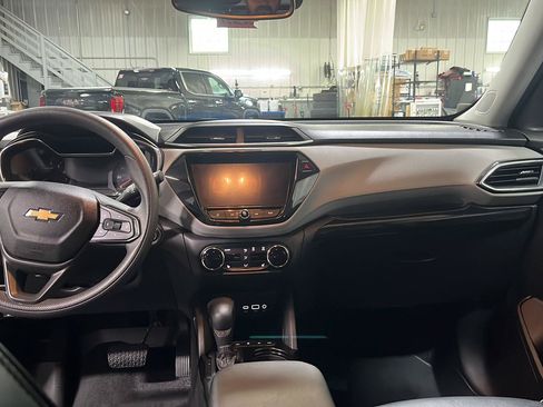 Certified 2021 Chevrolet TrailBlazer LT w/ Sun and Liftgate Package AWD/4WD image 15