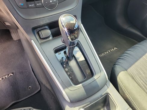 Certified 2019 Nissan Sentra SV FWD image 21