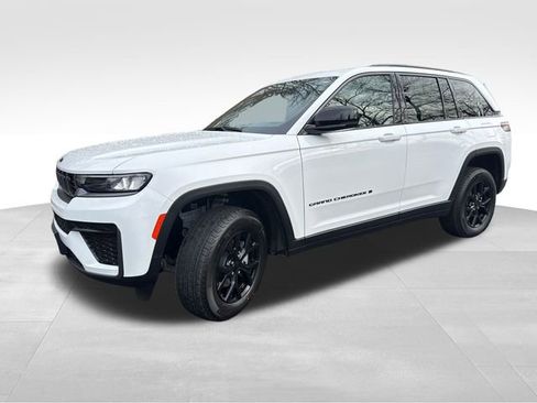 New 2026 Jeep Grand Cherokee Altitude AWD/4WD image 3