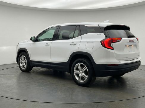 Used 2024 GMC Terrain SLE image 6