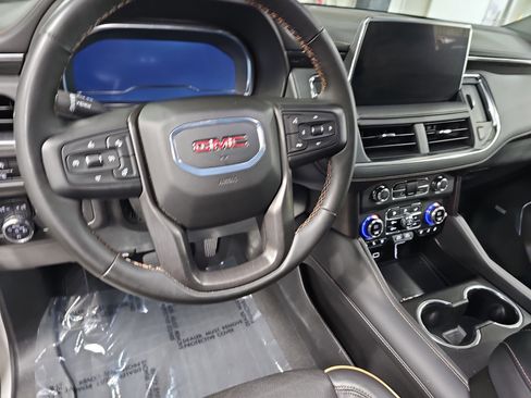 Used 2024 GMC Yukon XL AT4 w/ AT4 Premium Package AWD/4WD image 18