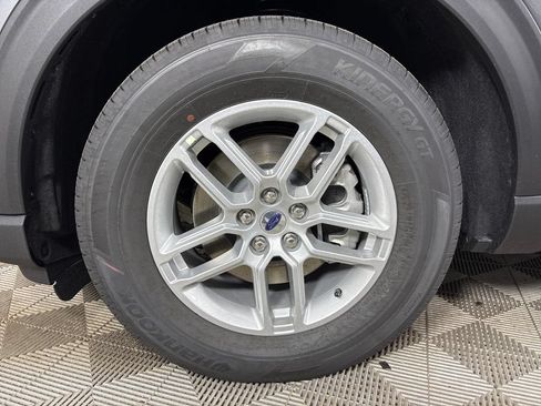 New 2026 Ford Explorer Active RWD image 13