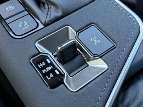 Used 2024 Lexus GX 550 w/ Cold Area Package AWD/4WD image 33