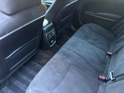 Used 2012 Chrysler 300 RWD image 13