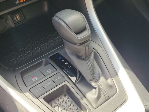 Used 2025 Toyota RAV4 XLE FWD image 27