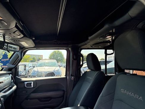 Used 2018 Jeep Wrangler Unlimited Sahara AWD/4WD image 29