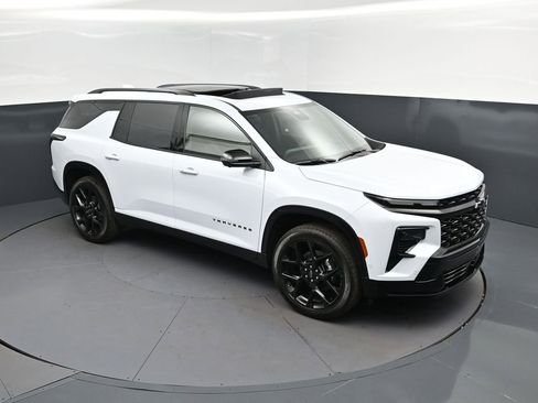 New 2026 Chevrolet Traverse RS w/ LPO, Floor Liner Package FWD image 36