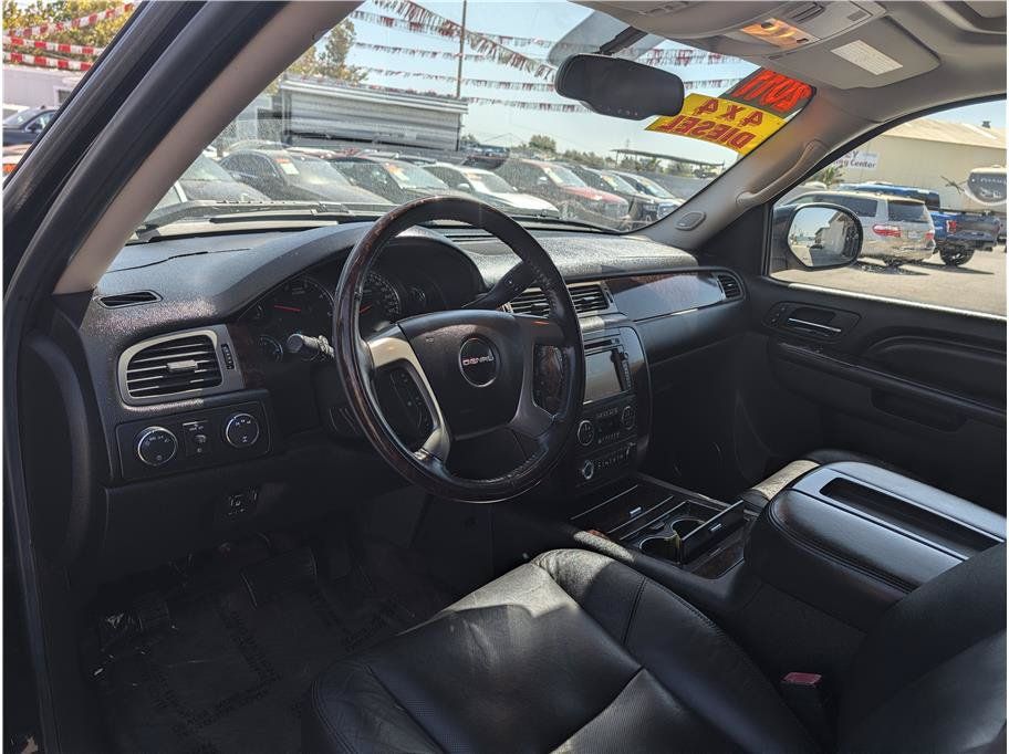 Used 2011 GMC Sierra 2500 Denali w/ Suspension Package, Off-Road AWD/4WD image 5