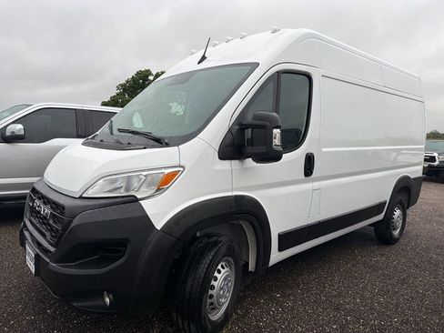Used 2024 RAM ProMaster 2500 w/ Convenience Group FWD image 1