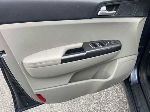 Used 2022 Kia Sportage LX image 17