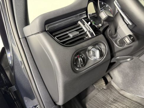 Used 2023 Porsche Macan AWD/4WD image 45