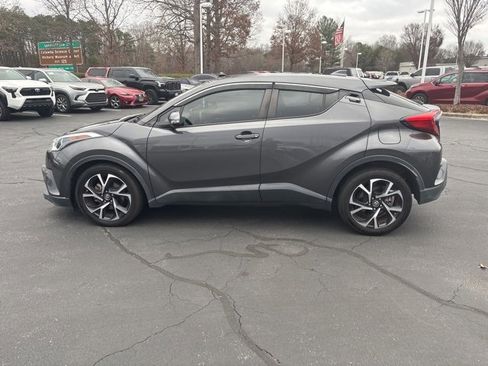 Used 2019 Toyota C-HR XLE image 4