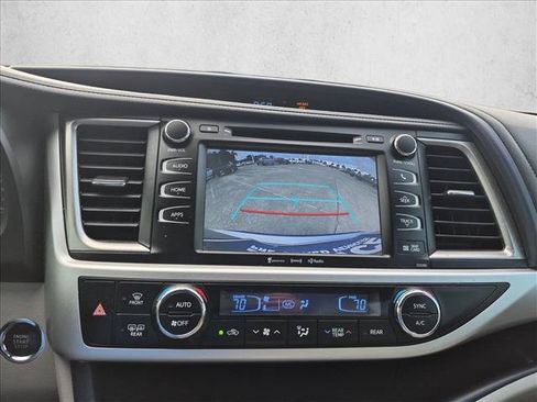 Used 2019 Toyota Highlander XLE FWD image 10
