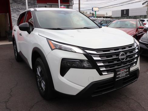 Used 2024 Nissan Rogue S FWD image 7