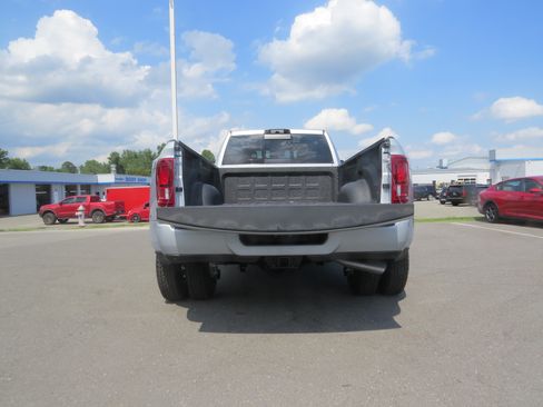 New 2026 RAM 3500 Big Horn AWD/4WD image 6