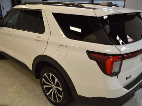 Certified 2025 Ford Explorer ST-Line image 5