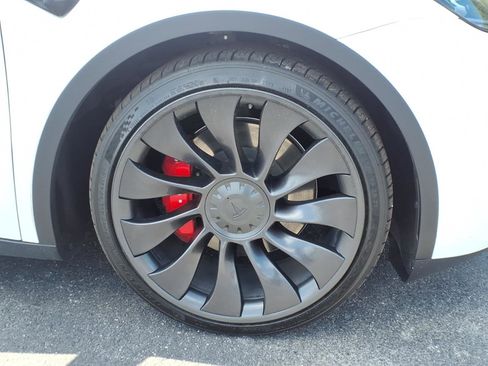 Used 2023 Tesla Model Y Performance AWD/4WD image 9