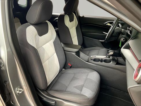 Used 2024 Chevrolet Trax RS FWD image 26