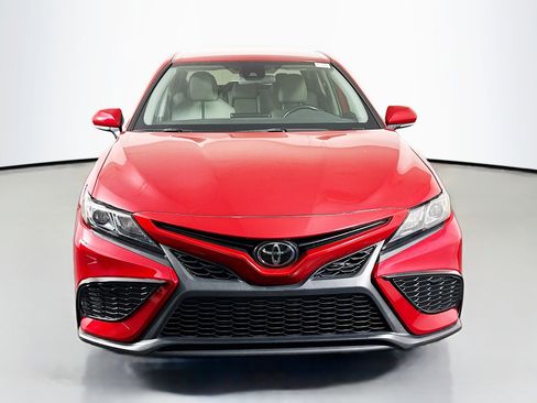 Used 2024 Toyota Camry SE image 2