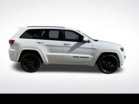 Used 2020 Jeep Grand Cherokee Altitude AWD/4WD image 6