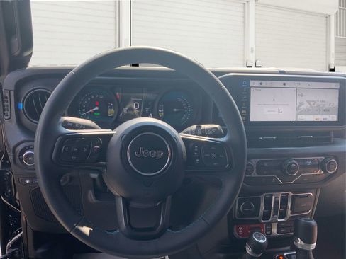 Used 2024 Jeep Wrangler Unlimited Rubicon 4xe image 17