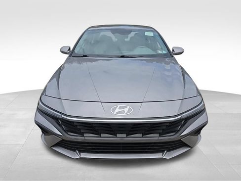 Used 2024 Hyundai Elantra SEL FWD image 2