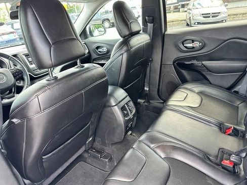 Used 2019 Jeep Cherokee Latitude Plus FWD image 21