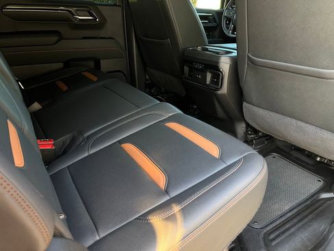 Used 2024 GMC Sierra 1500 AT4 w/ Technology Package AWD/4WD image 11