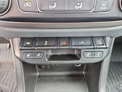 Used 2018 Chevrolet Colorado Z71 w/ Centennial Edition image 17