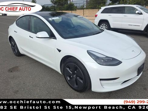 Used 2022 Tesla Model 3 Standard Range image 1