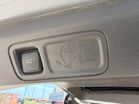 Used 2020 Ford Expedition Limited w/ Equipment Group 302A RWD image 19