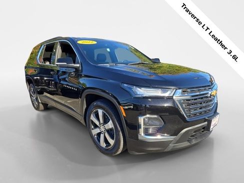 Used 2022 Chevrolet Traverse LT w/ LT Premium Package image 1